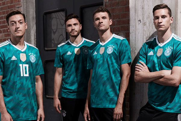 Das neue Auswärtstrikot der Nationalelf erhältlich - 